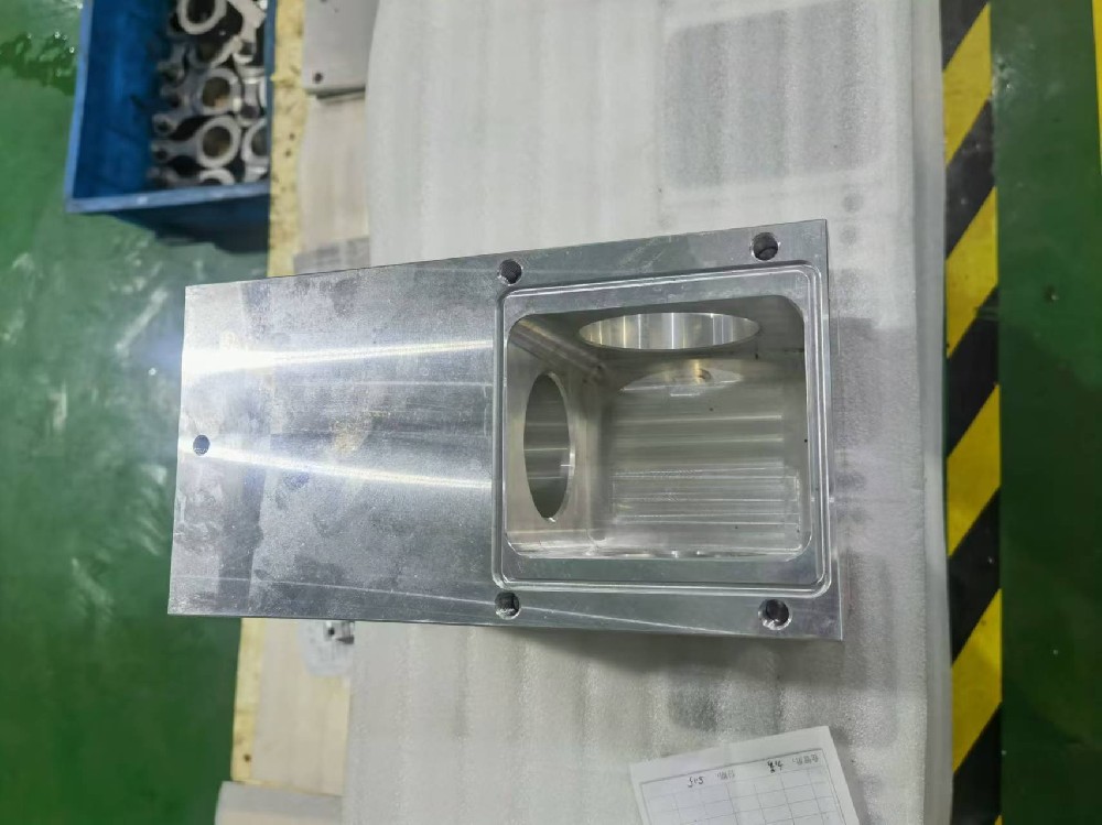 阳极处理和镀镍工艺是两种常见的金属表面处理技术,它们各自具有独特的优缺点